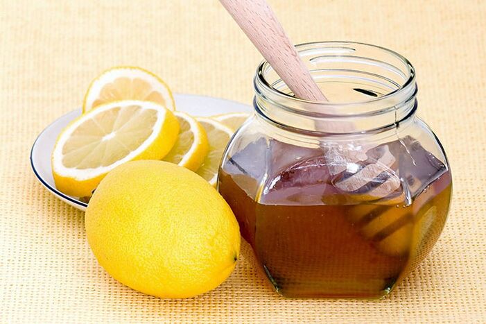 Lemon and honey are ingredients for a mask that promises to perfect and tighten human skin